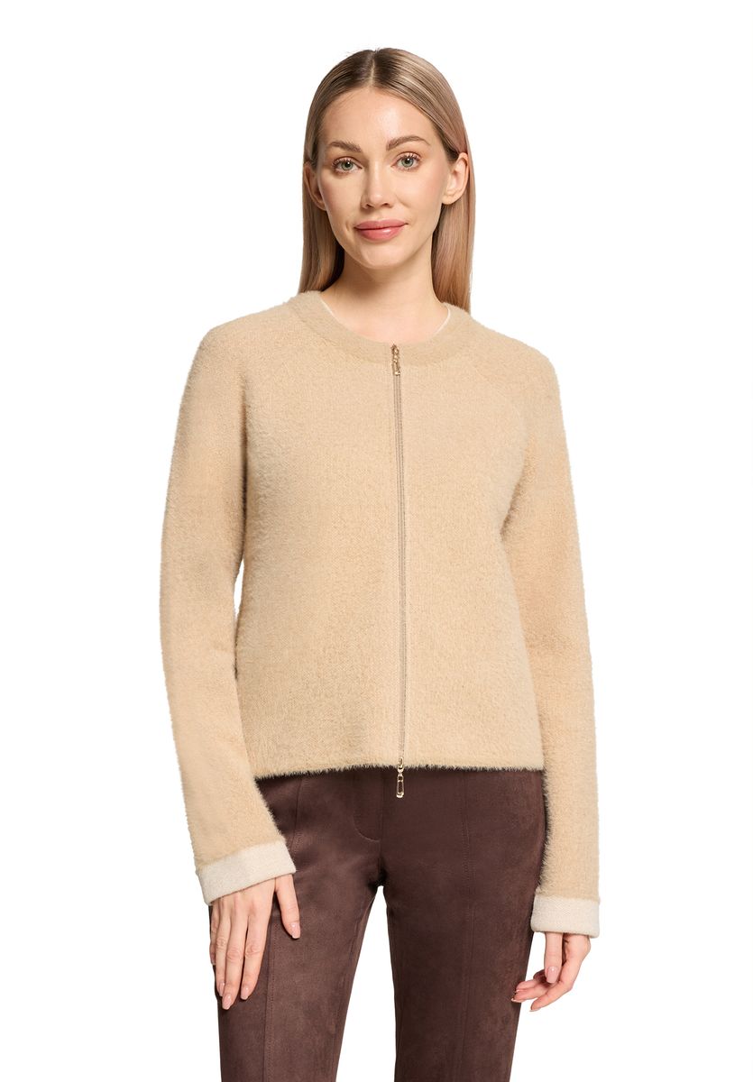 Moderne Strickjacke mit Reißverschluss