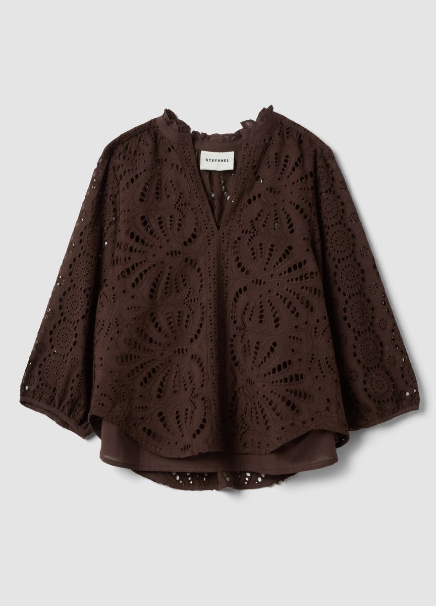 Bluse mit Lochstickerei und Rüschen