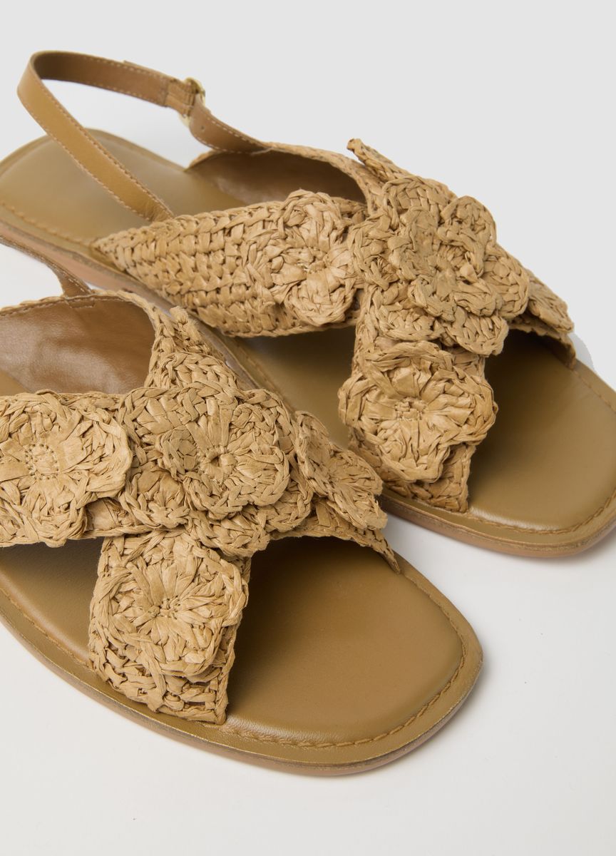 Flache Slingback-Sandalen mit geflochtenen Blumen