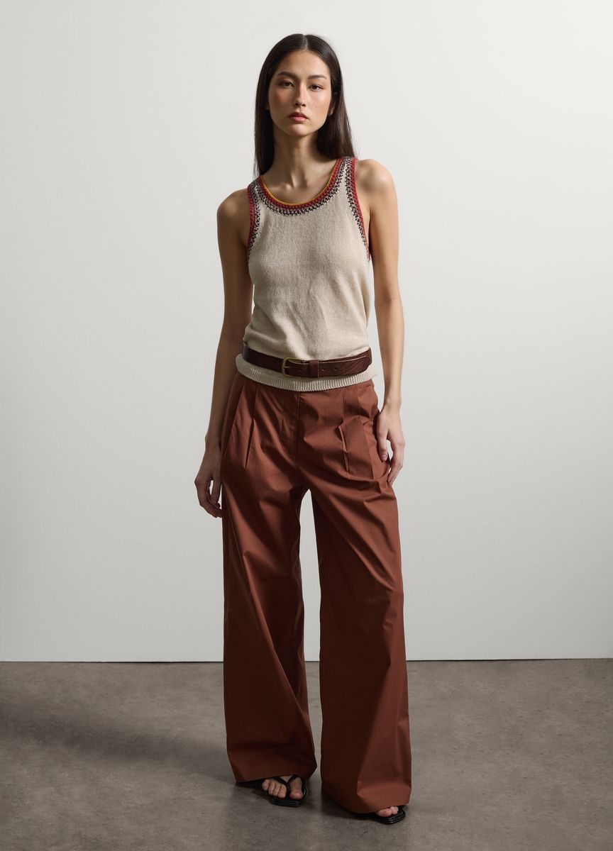 Hochgeschnittene Bundfaltenhose mit weitem Bein
