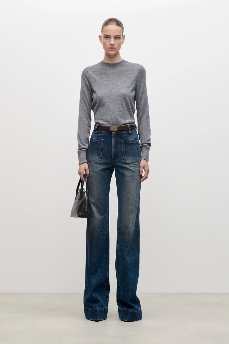 Leichter Feinstrick-Pullover mit Rundhalsausschnitt