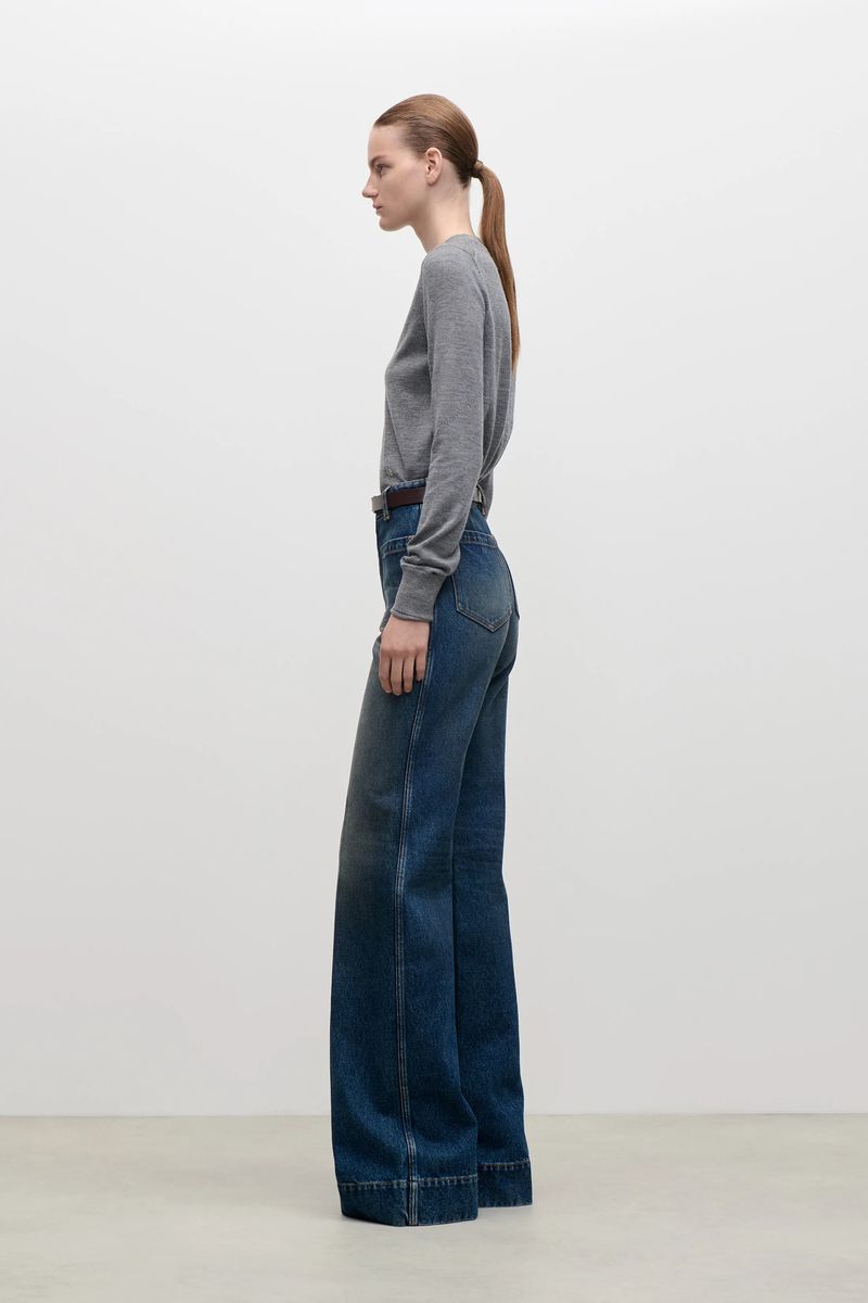 Leichter Feinstrick-Pullover mit Rundhalsausschnitt