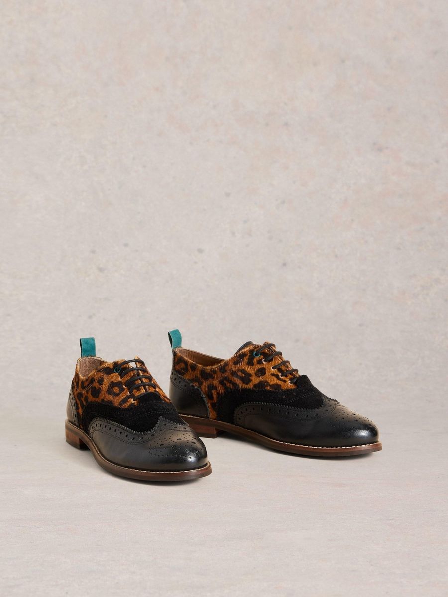Klassische Brogues mit Leopardenmuster