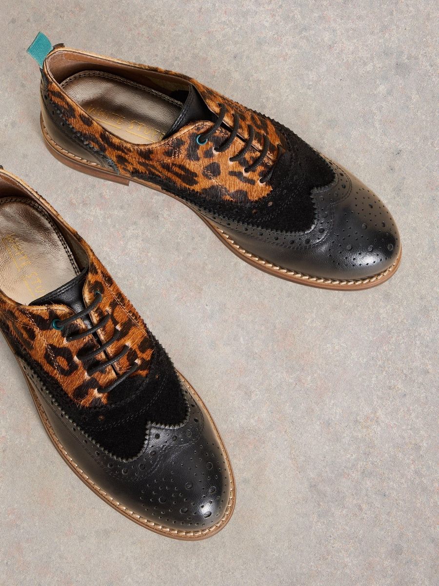 Klassische Brogues mit Leopardenmuster