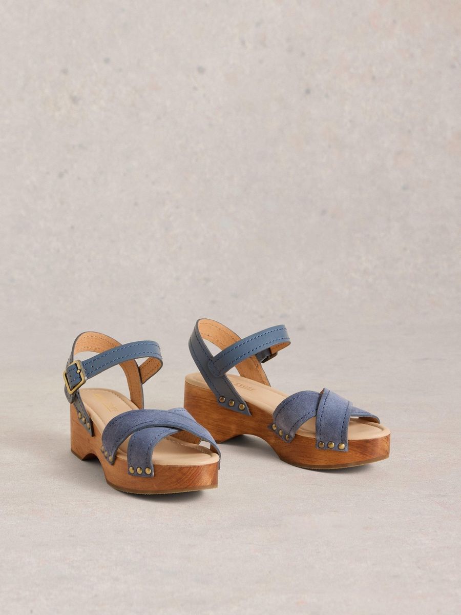 Holz-Clogs mit überkreuzten Velourslederriemen