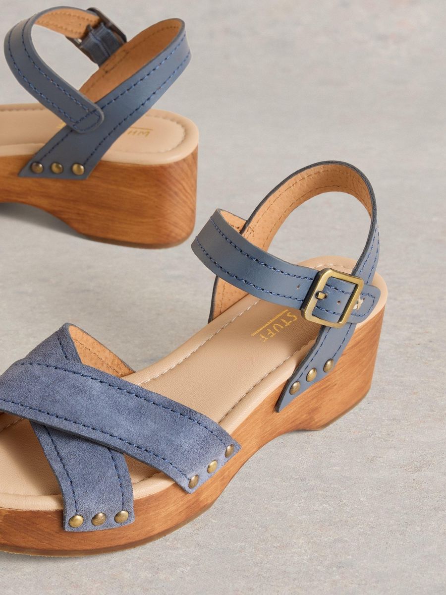 Holz-Clogs mit überkreuzten Velourslederriemen