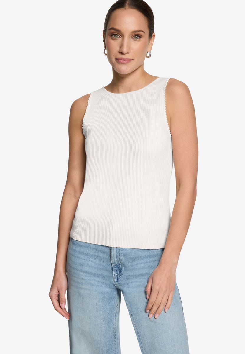 Geripptes Stricktop mit U-Boot-Ausschnitt