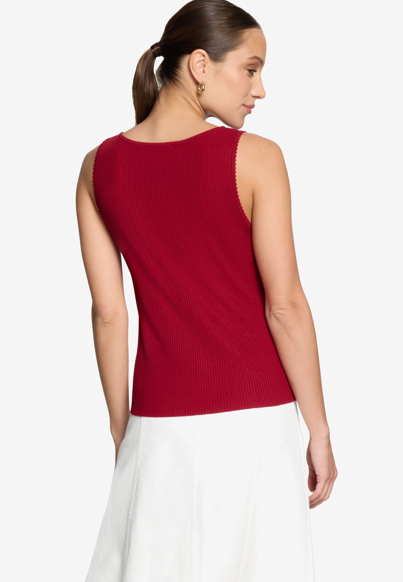 Geripptes Stricktop mit U-Boot-Ausschnitt