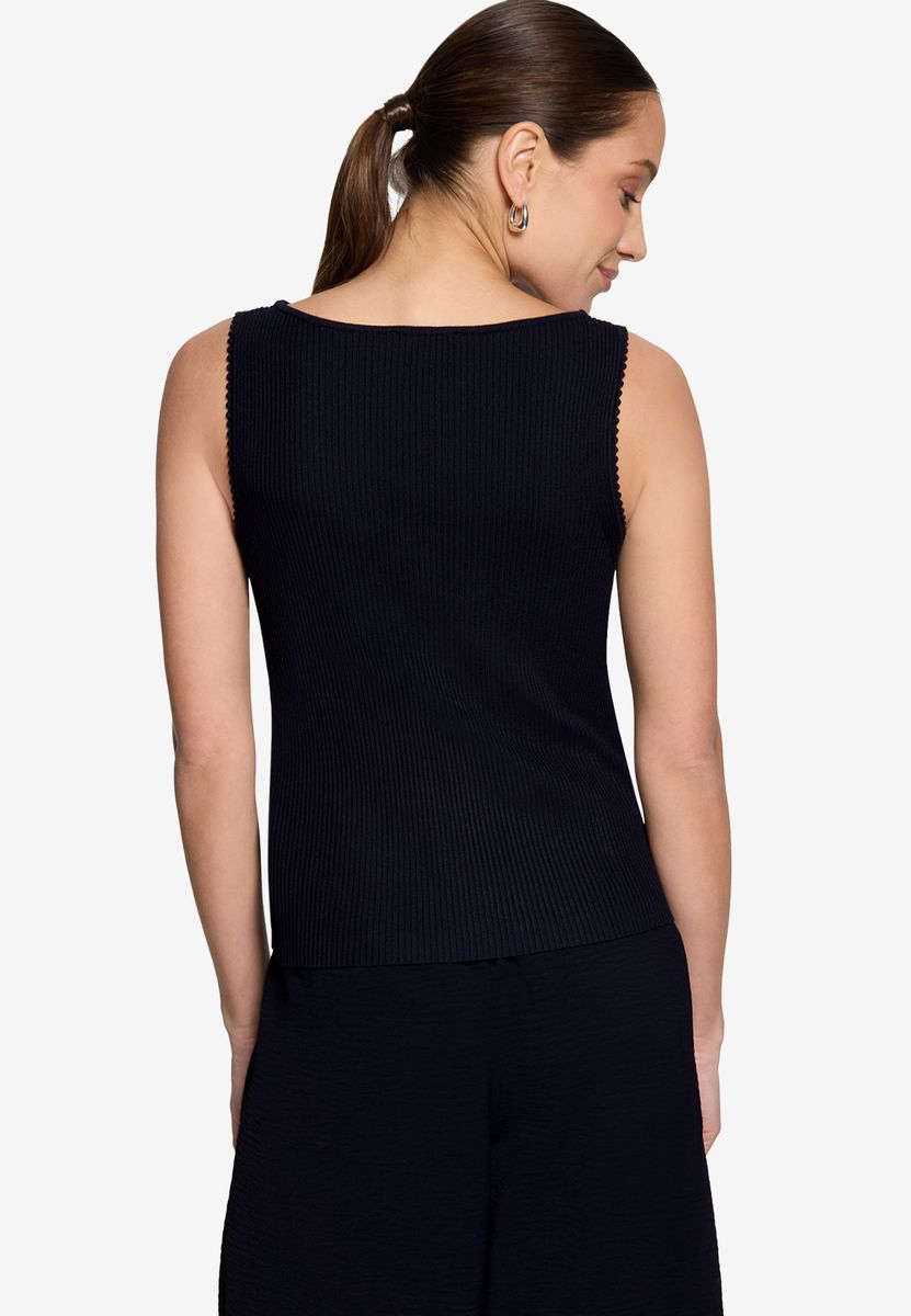 Elegantes Rippstrick-Top mit U-Boot-Ausschnitt