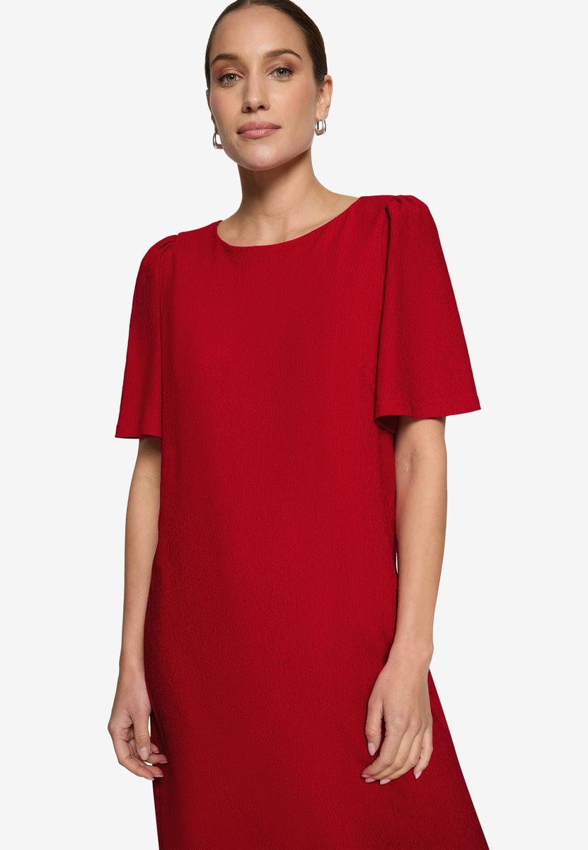 Minimalistisches T-Shirt-Kleid mit Rückenausschnitt