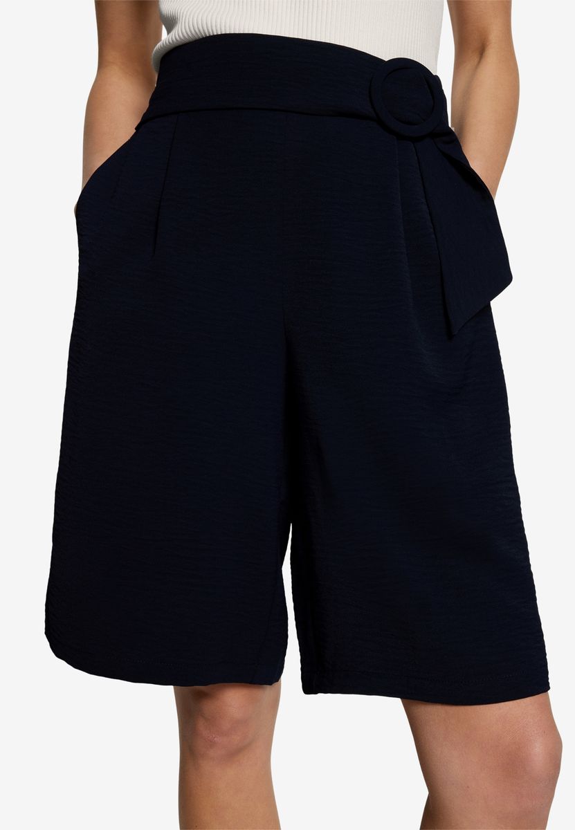 Taillenhohe Bermuda-Shorts mit Gürtel