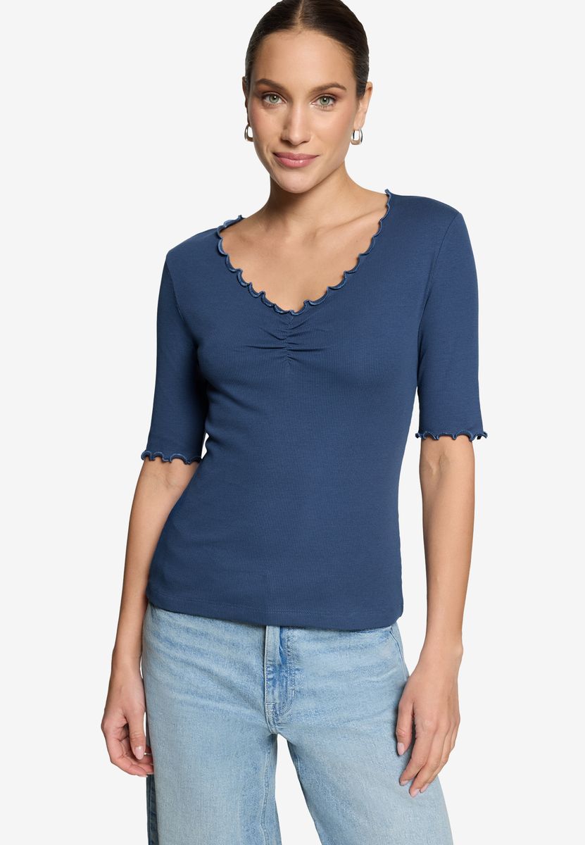 Rippshirt mit Rüschen am Ausschnitt