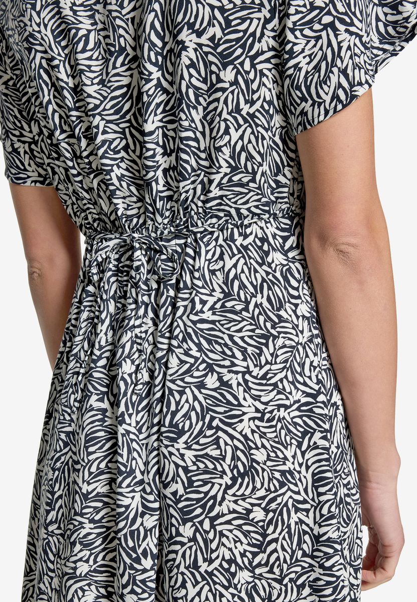Gemustertes Minikleid mit Bindegürtel