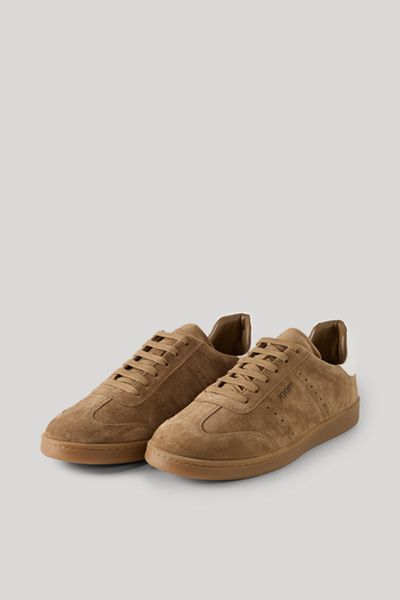 Klassische Low-Top-Wildledersneaker