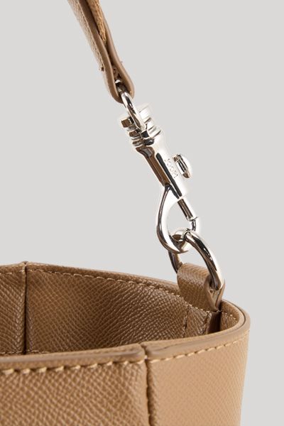 Gestreifte Bast-Handtasche mit Henkeln