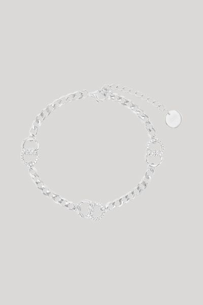 Panzerarmband mit verschlungenen Ringen