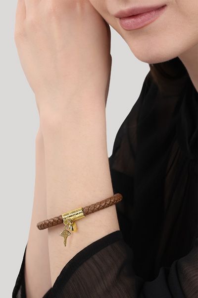 Geflochtenes Lederarmband mit Anhängern