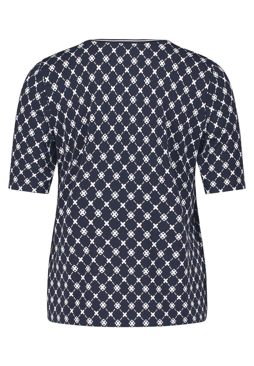 Figurbetontes Strickoberteil mit geometrischem Muster