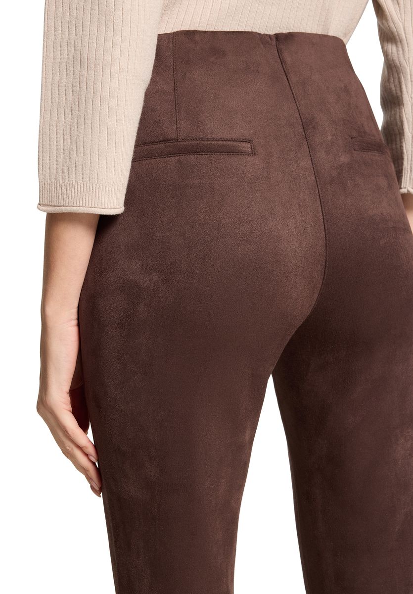 Schmale Wildlederhose