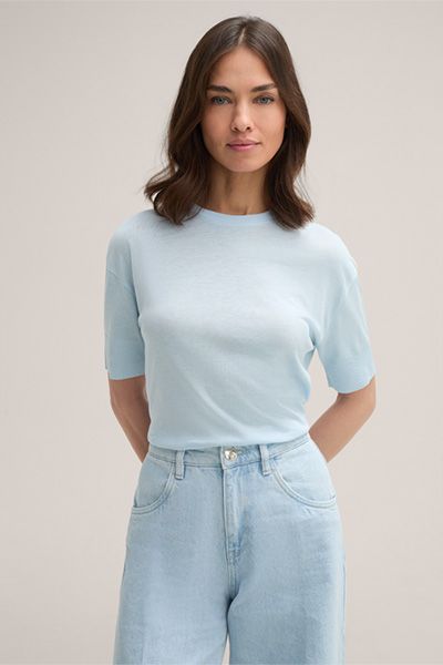 Minimalistisches Kurzarm-Top mit Seitenschlitzen