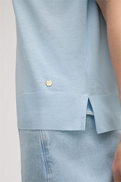 Minimalistisches Kurzarm-Top mit Seitenschlitzen