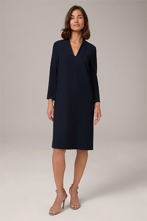 Minimalistisches Eggshape-Kleid mit V-Ausschnitt