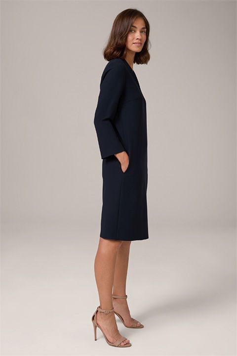 Minimalistisches Eggshape-Kleid mit V-Ausschnitt