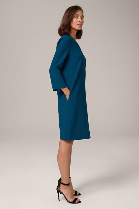 Eggshape-Kleid aus Crêpe mit V-Ausschnitt