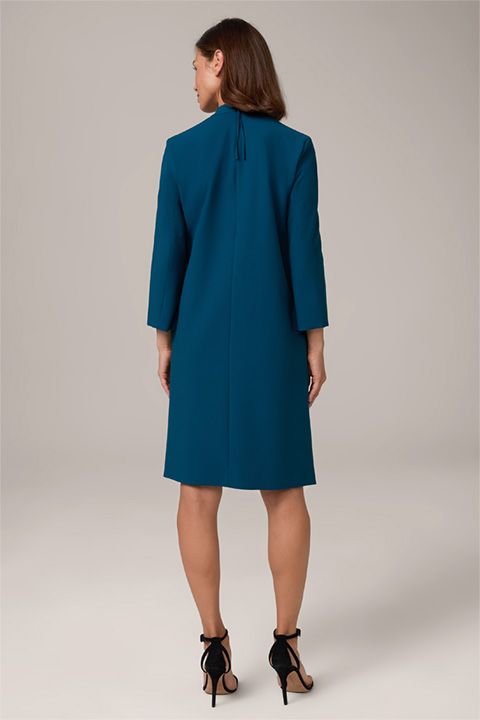 Eggshape-Kleid aus Crêpe mit V-Ausschnitt
