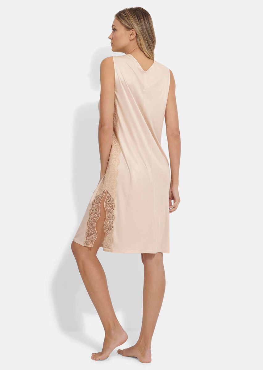 Elegantes Seiden-Negligé mit Spitze