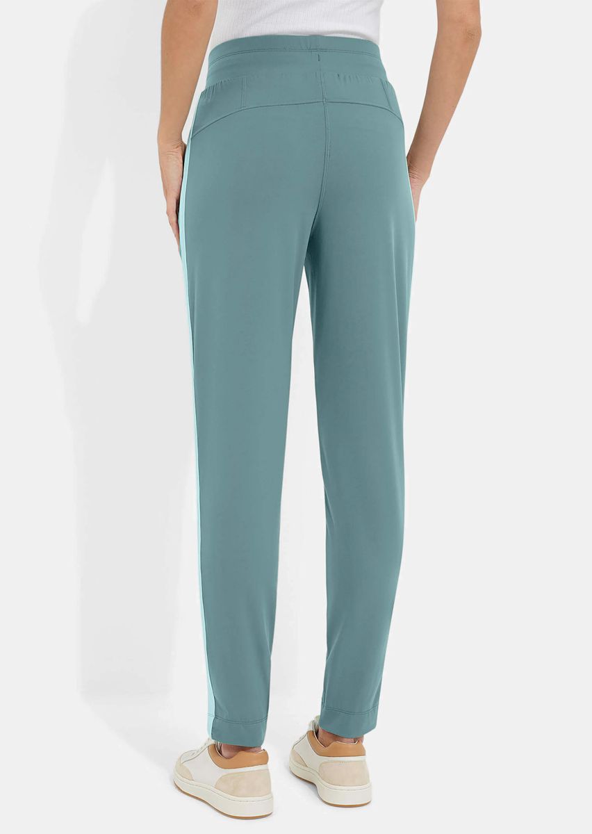 Schmale sportliche Freizeithose