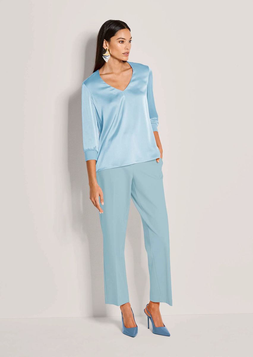 Blusenshirt aus Seidenstretch mit V-Ausschnitt