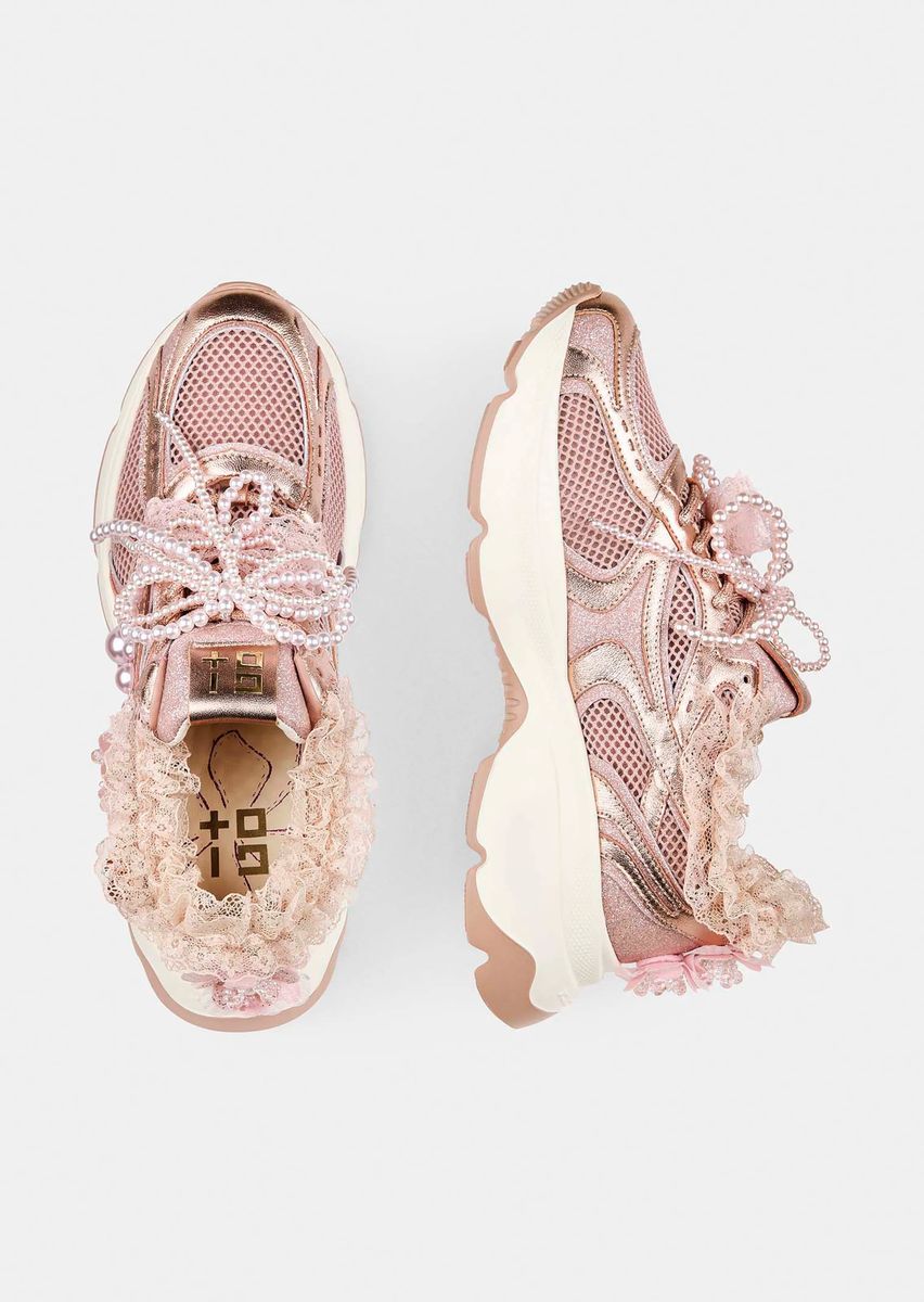 Romantische Sneaker mit Perlen und Spitze