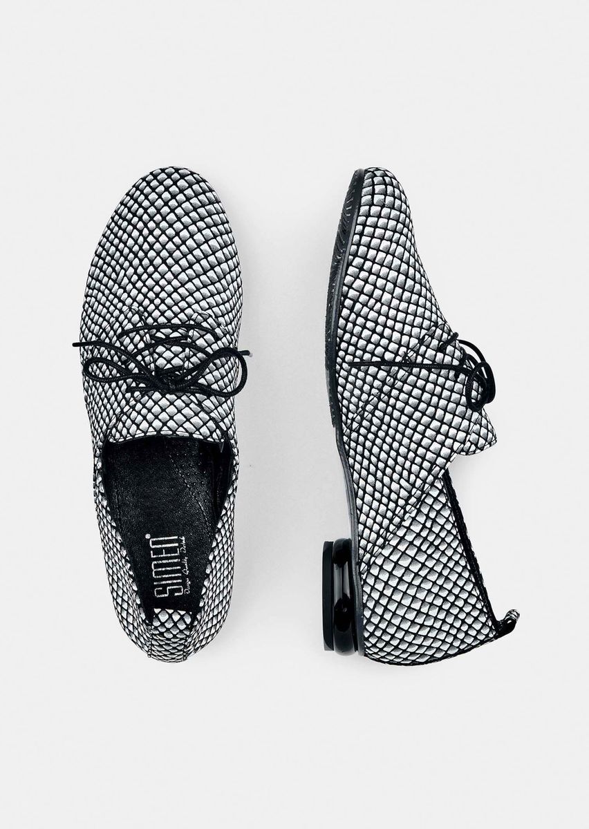 Geschnürte Halbschuhe mit Grafikmuster