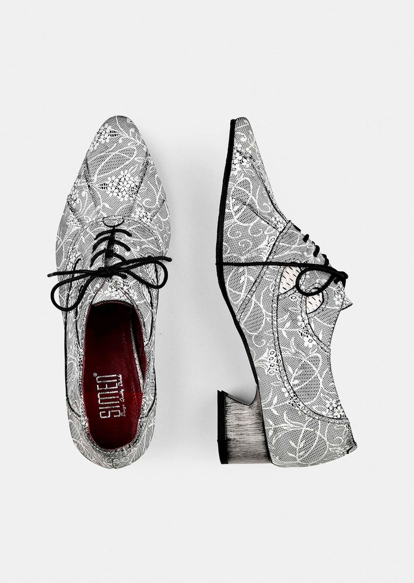Floral gemusterte Schnürschuhe mit Blockabsatz