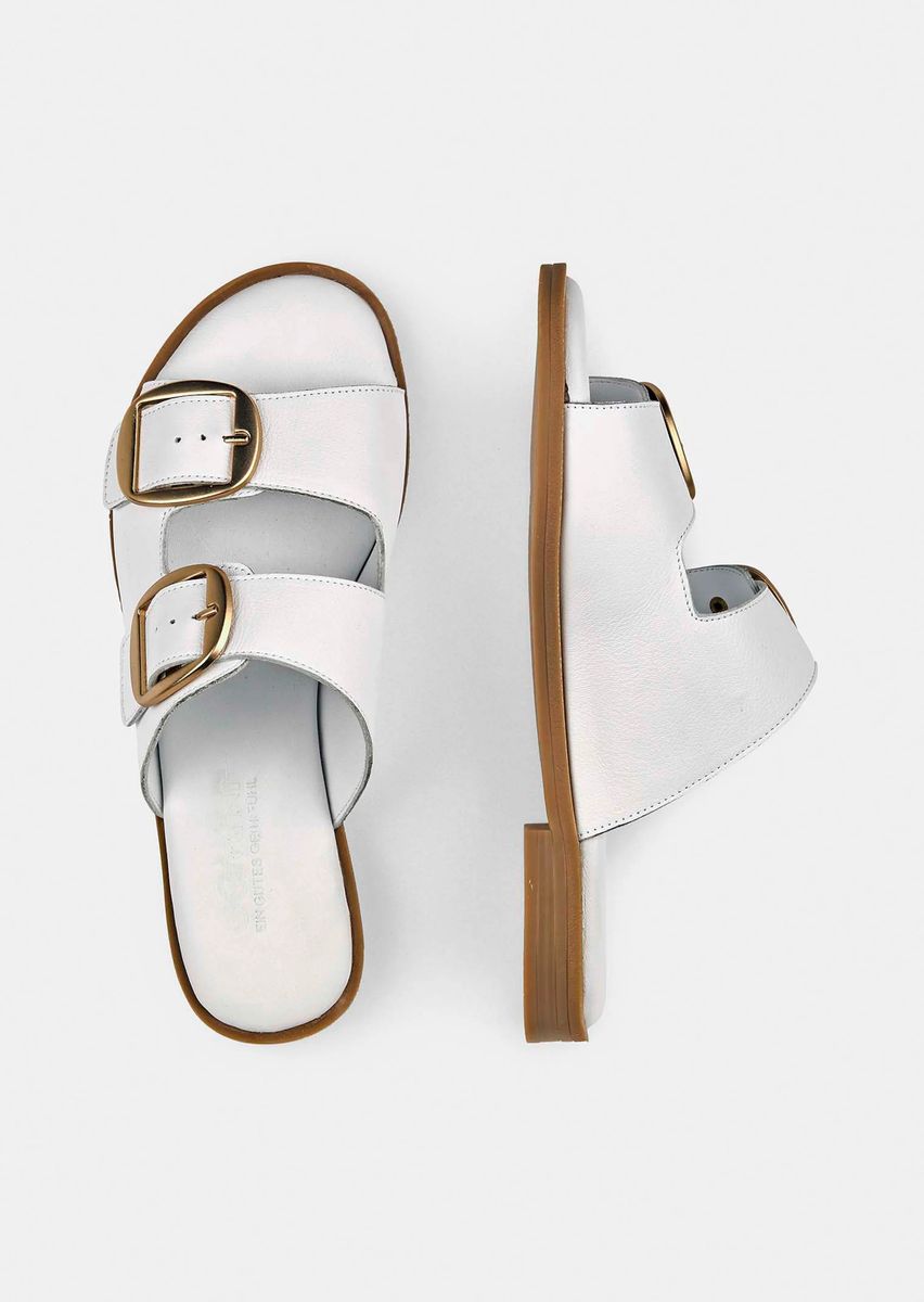Moderne Leder-Pantoletten mit Doppelschnalle
