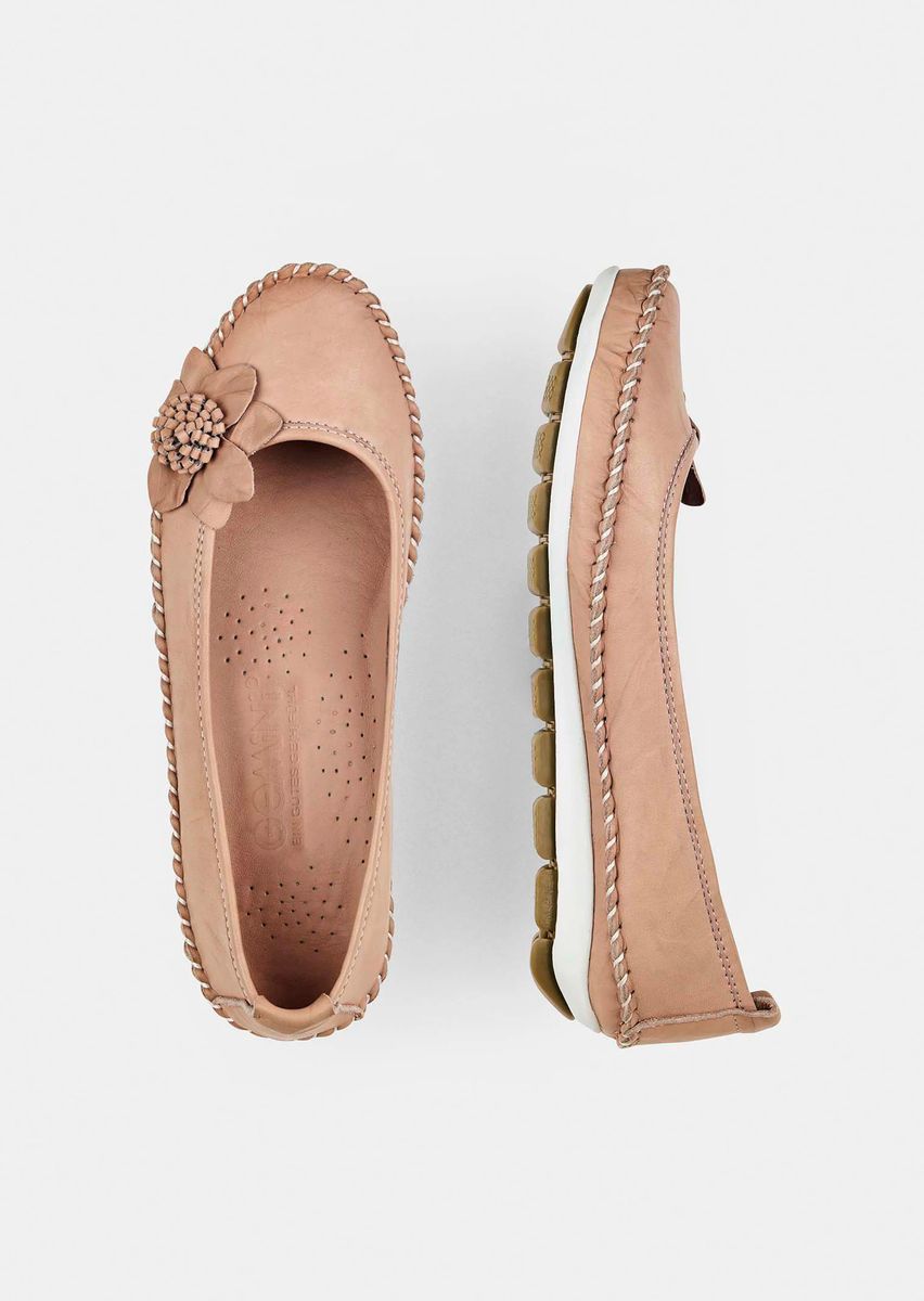 Romantische Lederballerinas mit Blüten-Applikation