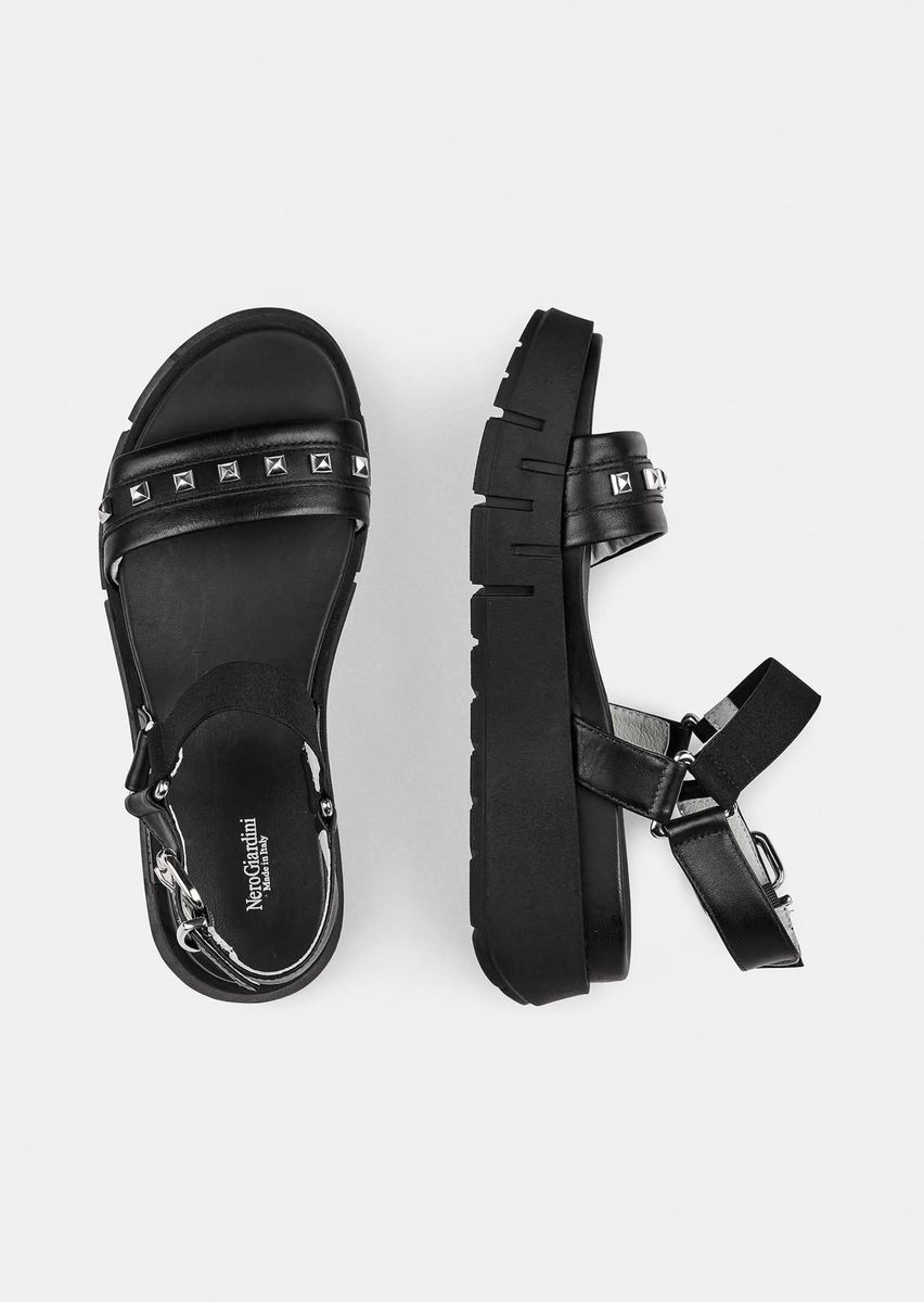 Leder-Plateausandalen mit Nieten