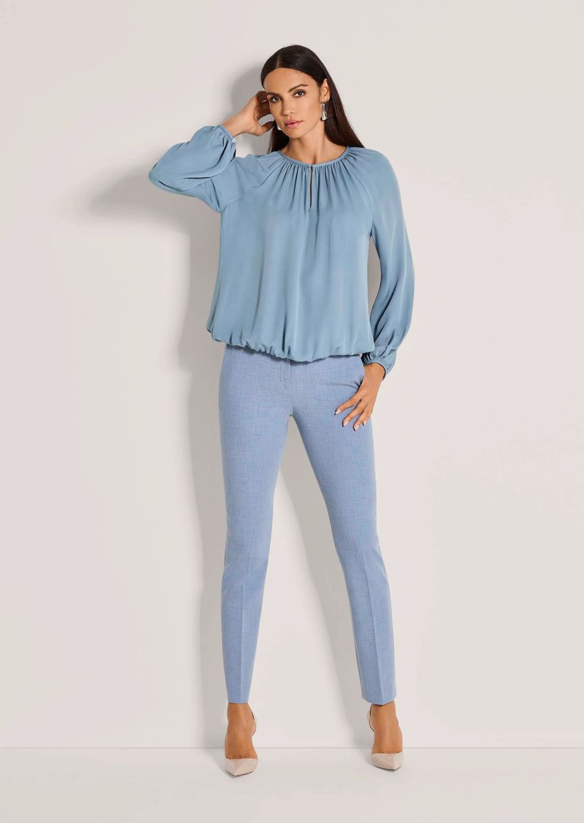 Feminine Bluse mit geriffeltem Ausschnitt