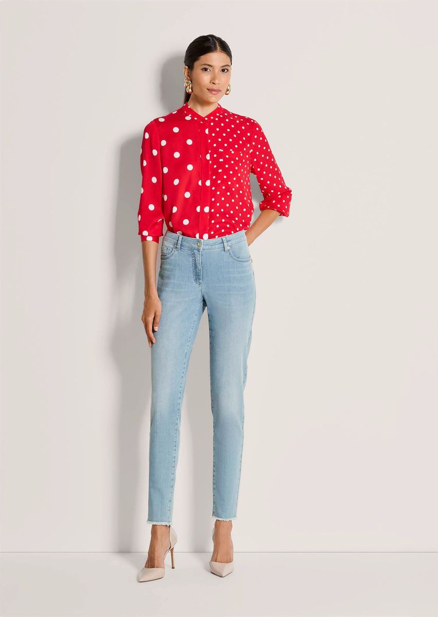 Knöchelfreie Slim-Line-Jeans mit Fransensaum