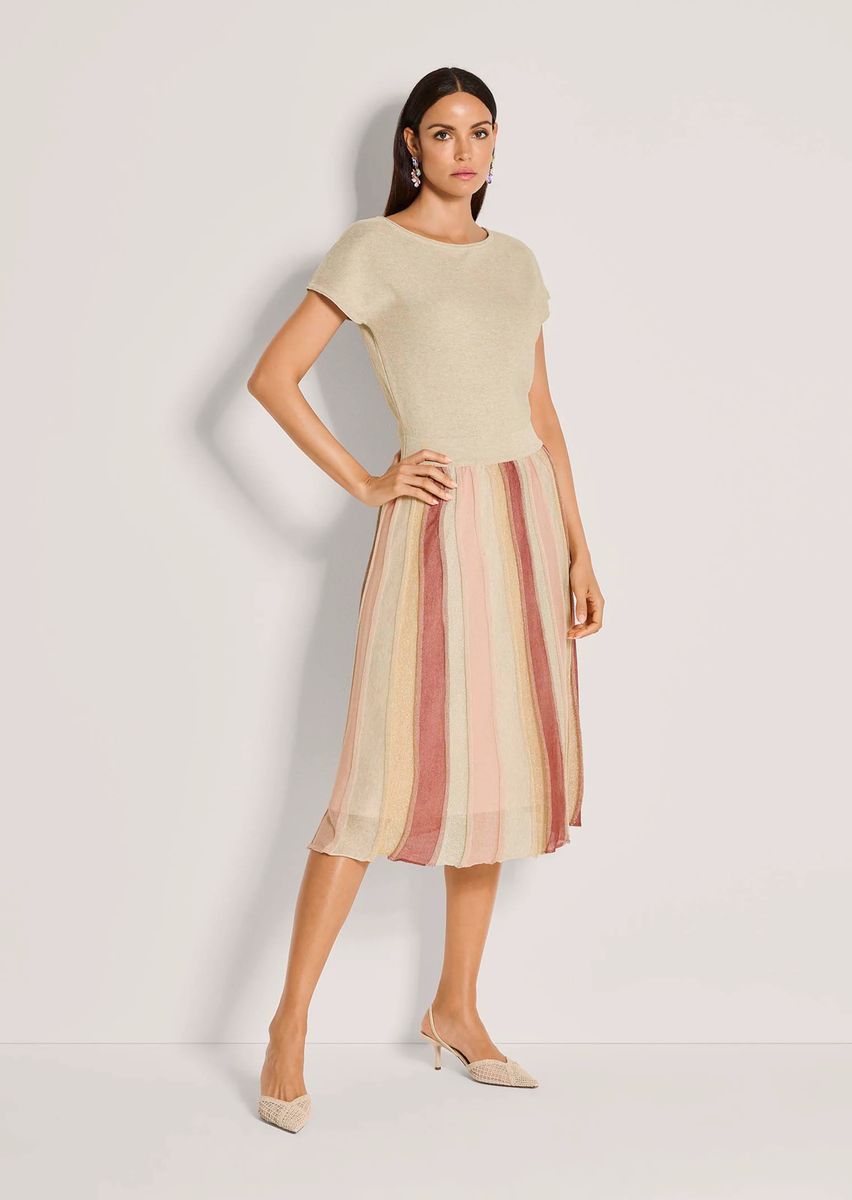 Leichtes Strick-Midikleid mit Streifenrock