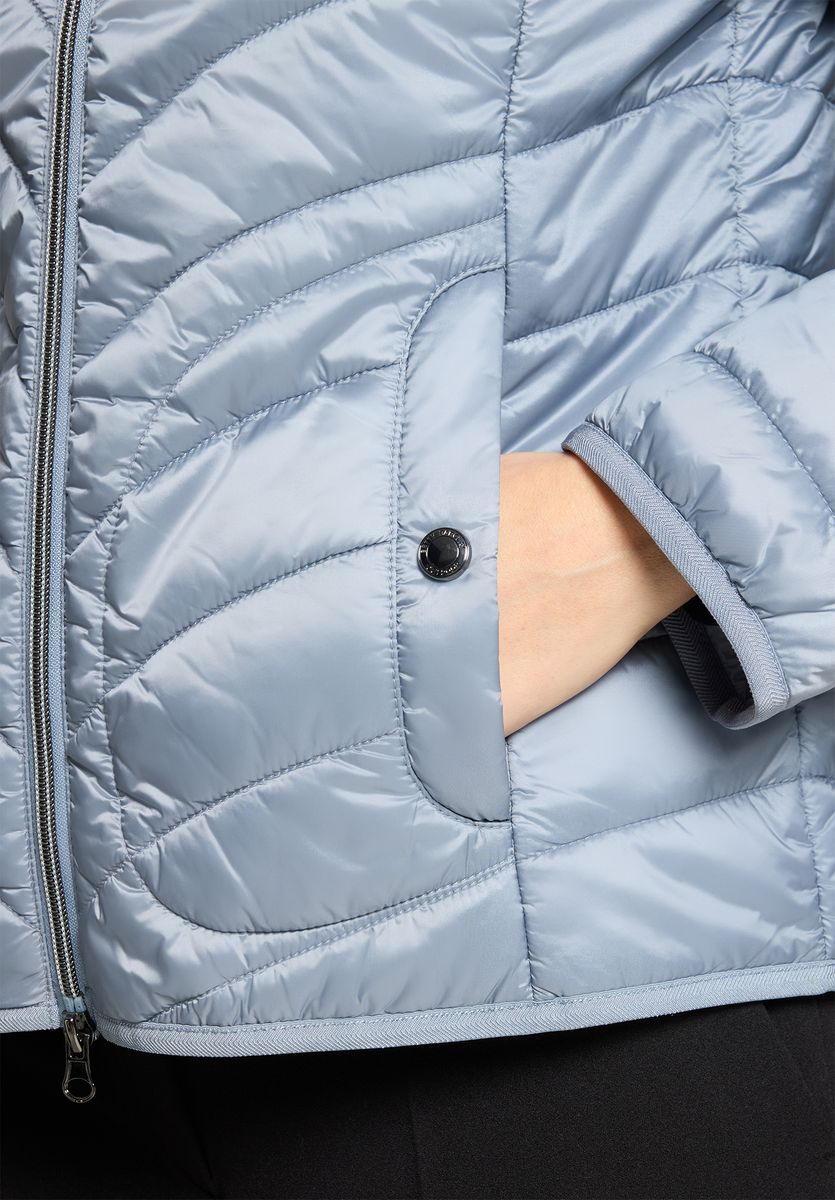 Leicht wattierte gesteppte Outdoorjacke