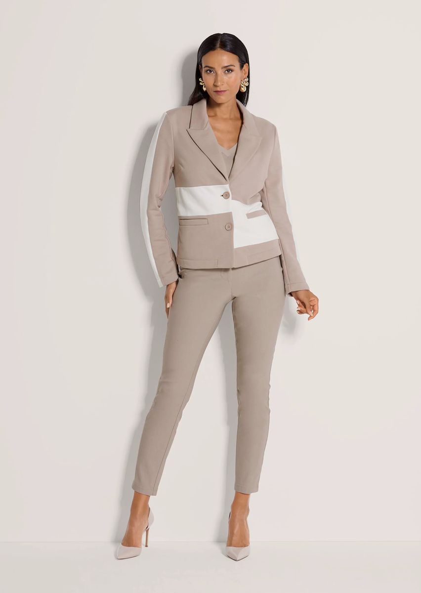 Asymmetrischer Blazer mit Blockstreifen