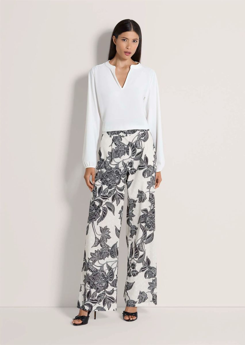 Weithose mit Blumenprint und Madeira-Stickerei