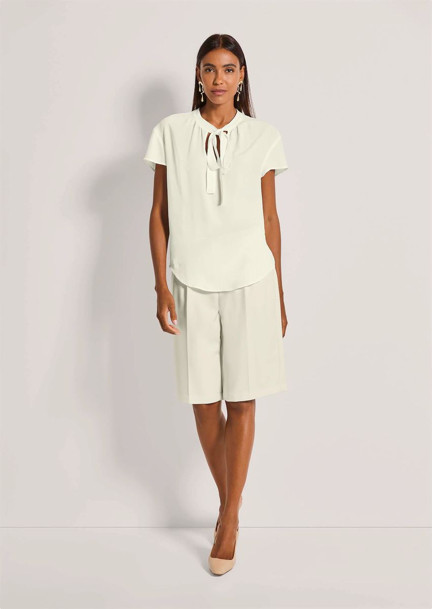 Taillierte Bluse mit Schluppe