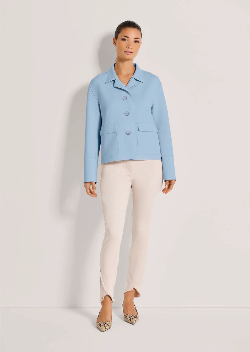 Kurzer Boxy-Blazer mit offenen Kanten