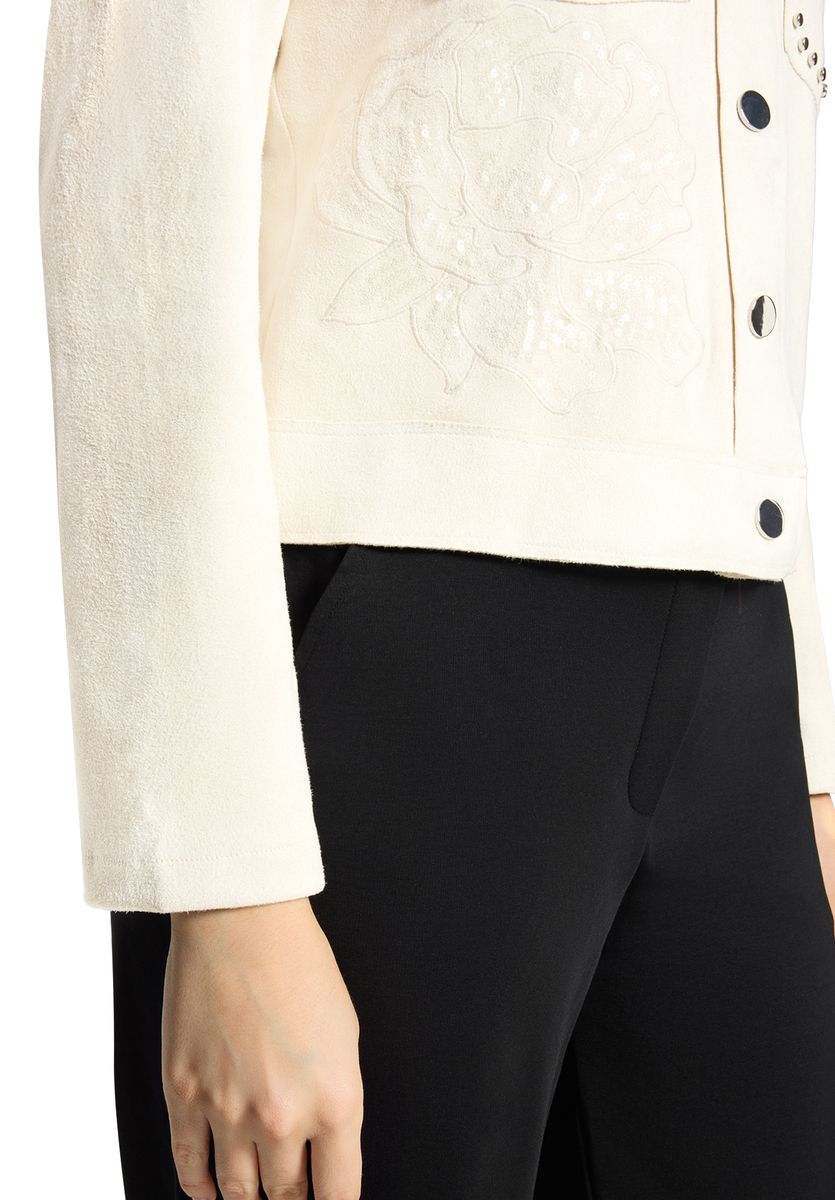 Knopfjacke mit dekorativen Taschen