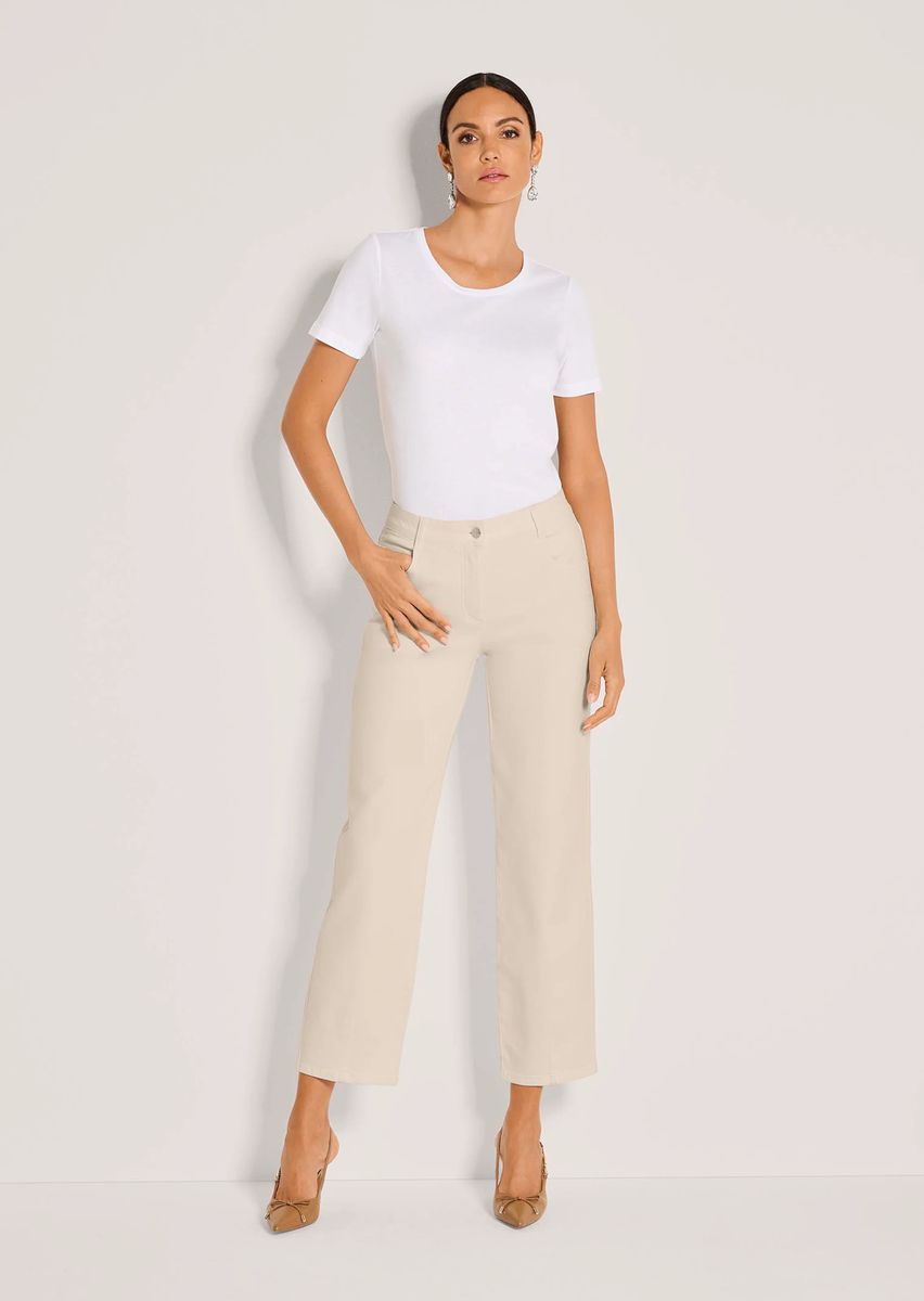 Moderne verkürzte Barrel-Jeans