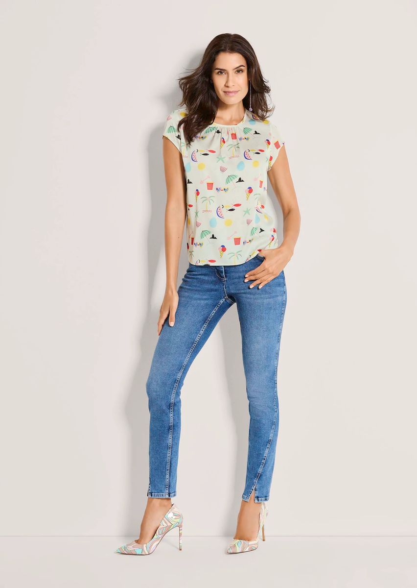 Satinbluse mit verspieltem Sommerprint