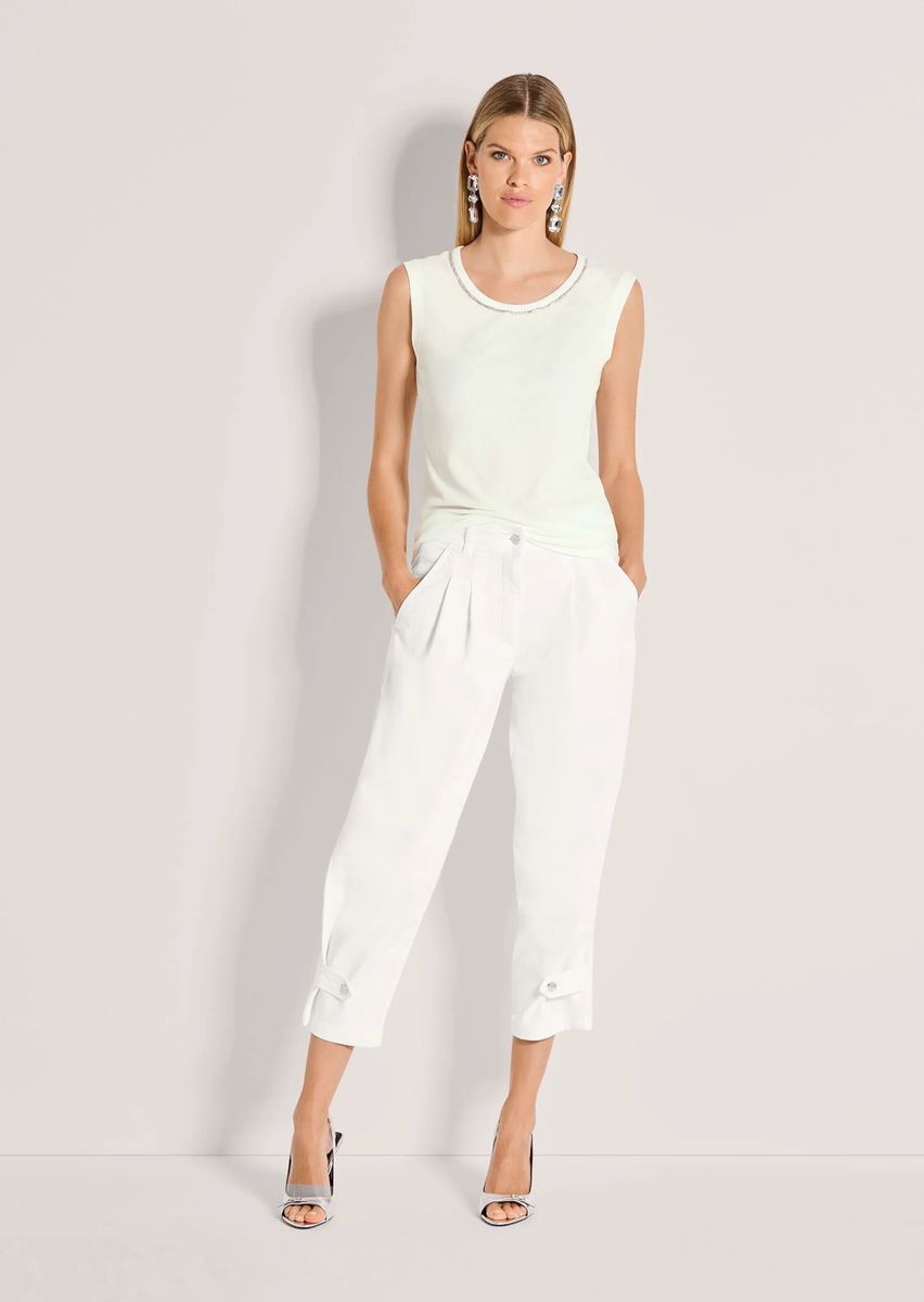 Geripptes Tanktop mit Strass-Ausschnitt